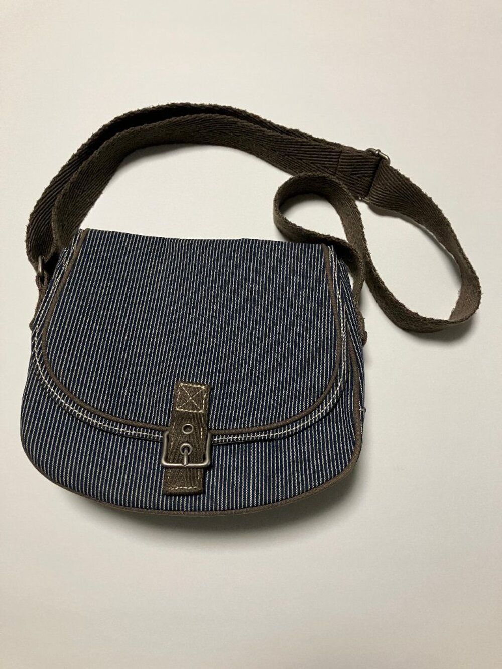 Thirty-One Free To Be Railroad Stripe Denim Crossbody Saddle Bag Purse - Picture 4 of 15